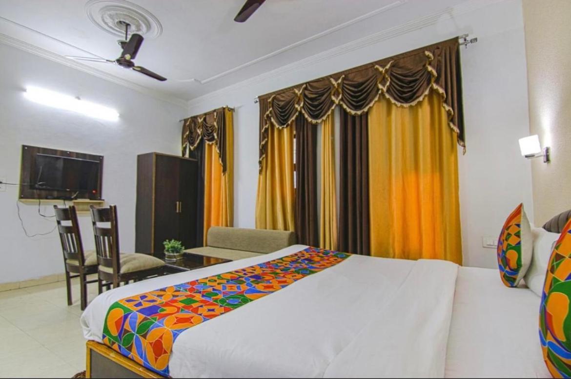 The For You Hotel & Restaurant Rishikesh Exterior photo
