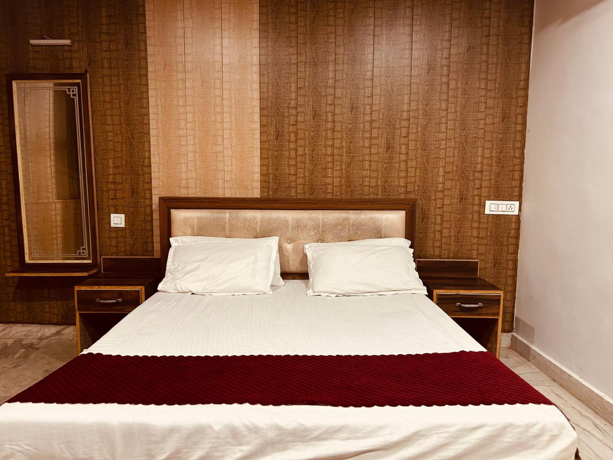 The For You Hotel & Restaurant Rishikesh Exterior photo
