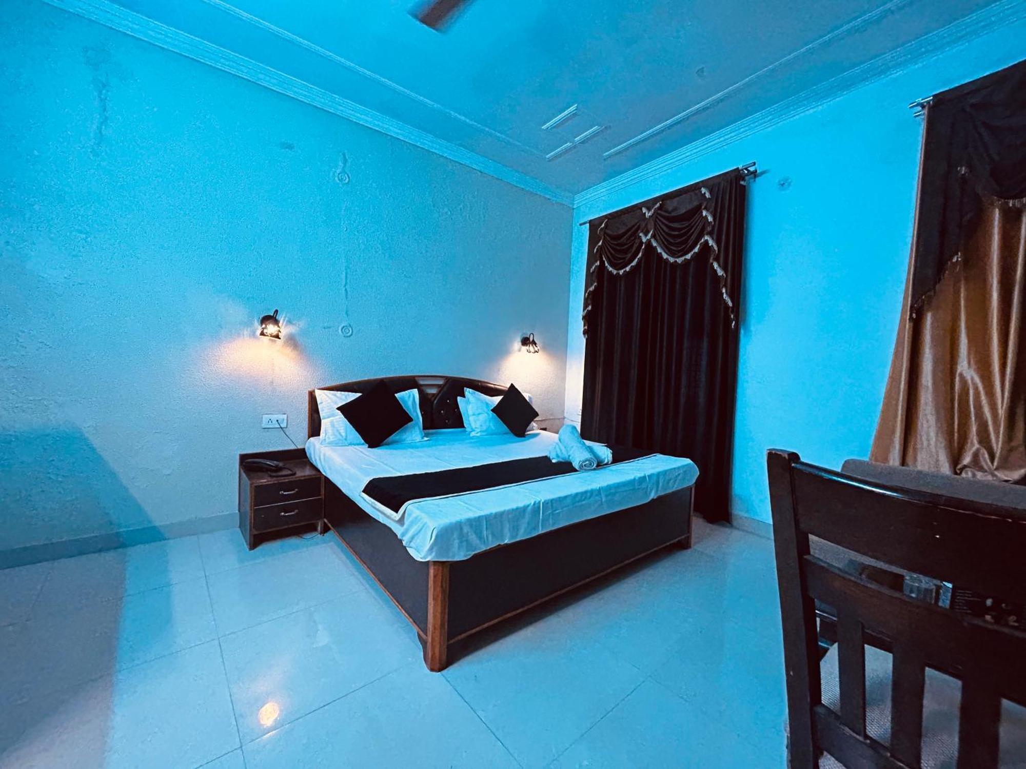 The For You Hotel & Restaurant Rishikesh Exterior photo