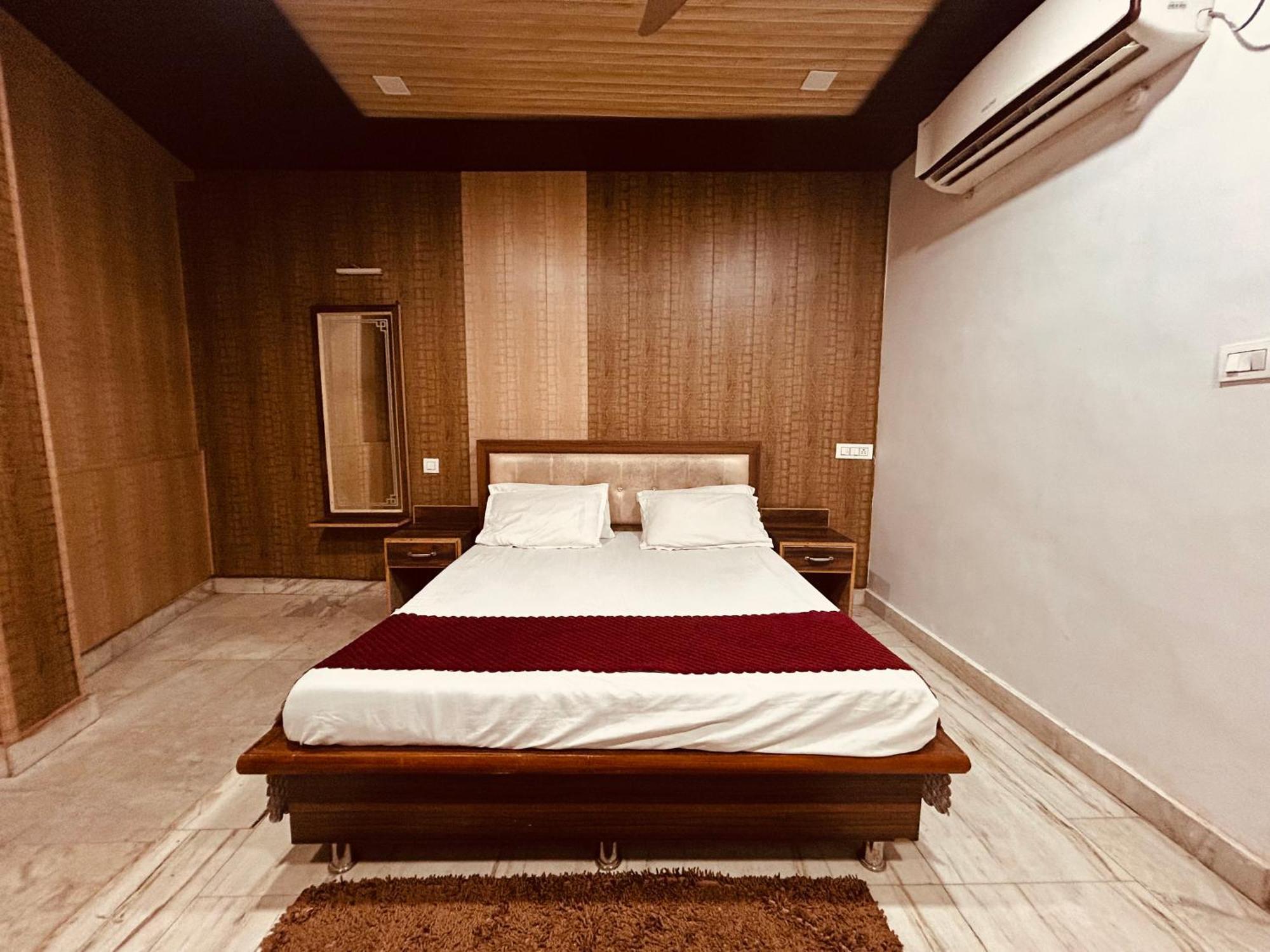 The For You Hotel & Restaurant Rishikesh Exterior photo